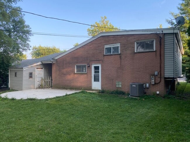 Building Photo - 330 Forestway Dr