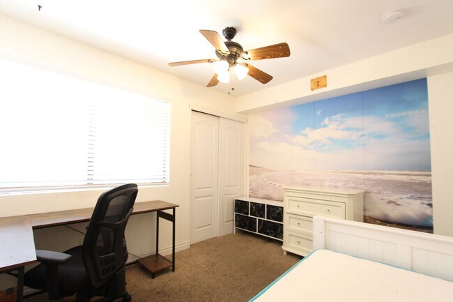 Foto del edificio - Furnished 2BR, 2BA Condo in University Heights