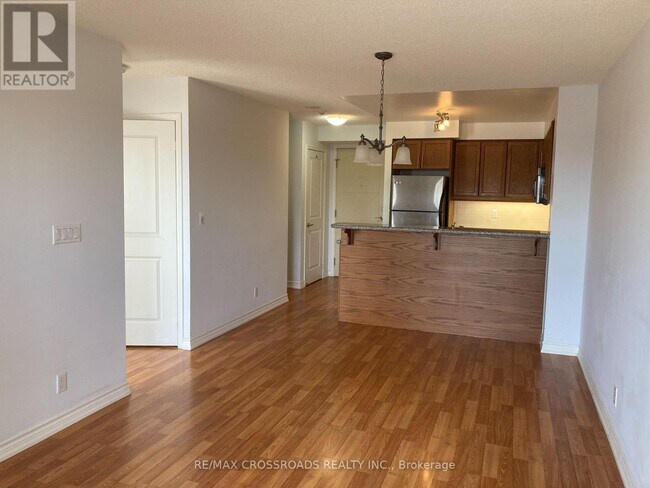 Photo du bâtiment - 18 Harding Blvd