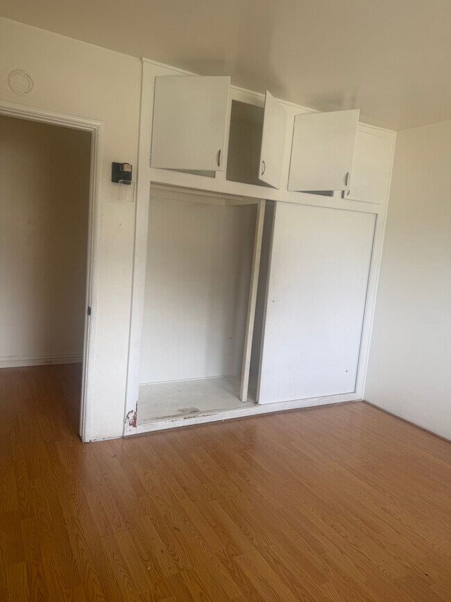 Foto del edificio - 108 N Date Ave