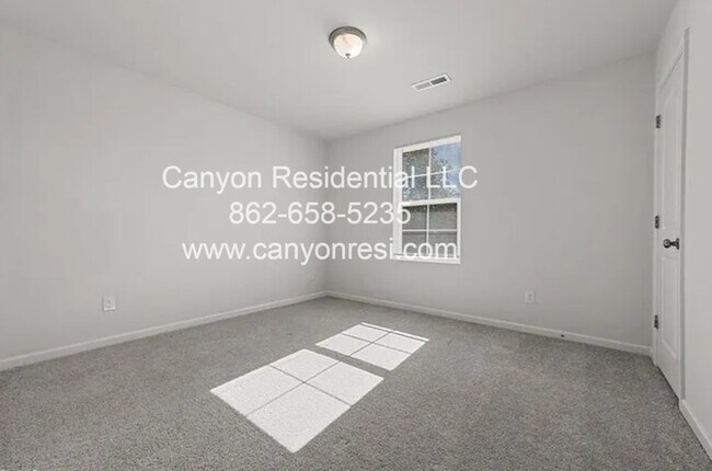Foto del edificio - 213 Pleasant Willow Pl