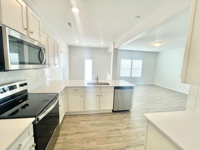 Building Photo - 3 br Paired Home minutes from I-77 and I-40 READY MARCH 24TH