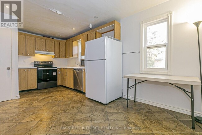 Building Photo - 160 Cummer Ave