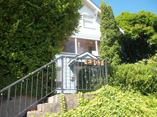 Building Photo - 6207