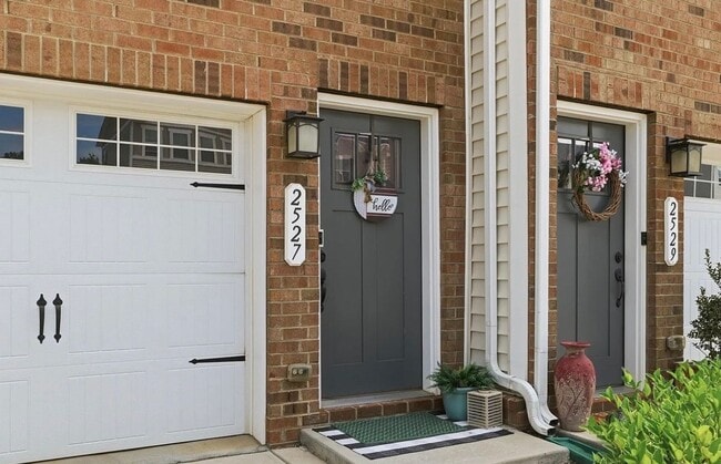 Building Photo - 2527 Grantham Place Dr