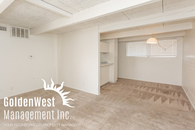 Building Photo - 910 E Marlette Ave
