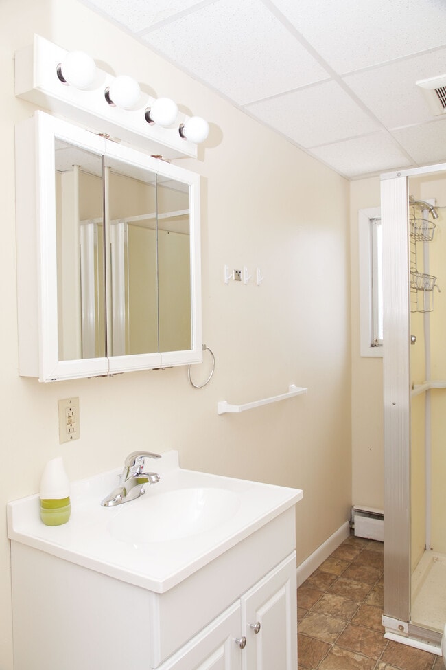 Building Photo - 56 Drew St