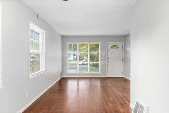 Building Photo - 306 Banff Cir