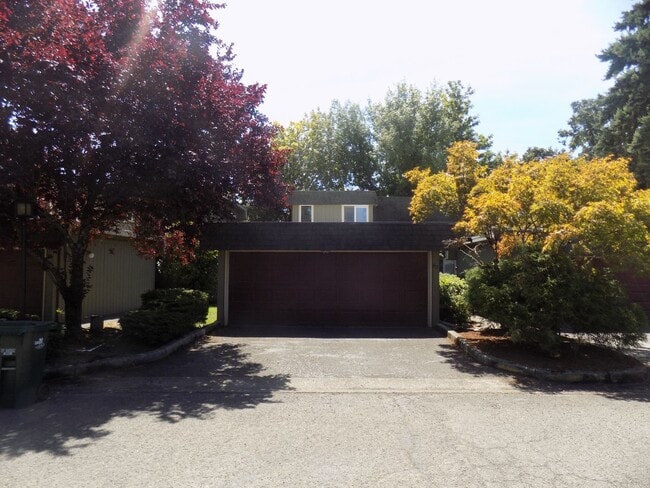 Winter Special-$500 Off-Spacious Three Bedroom, One & half Bathroom Townhouse Condo! - Winter Special-$500 Off-Spacious Three Bedroom, One & half Bathroom Townhouse Condo!