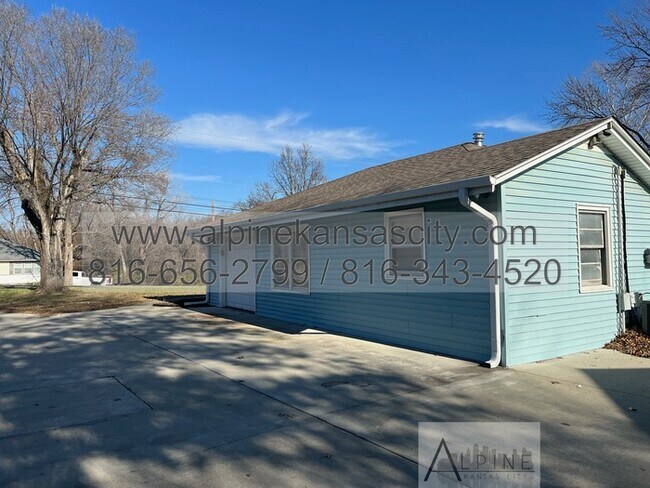 Foto del edificio - Spacious One Level Home on HUGE LOT!