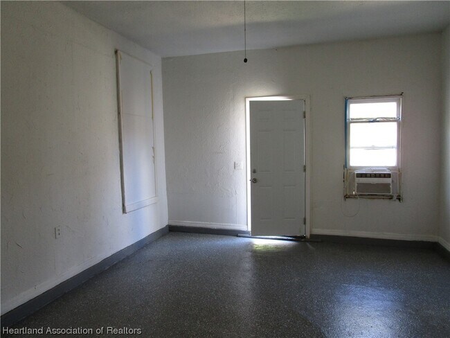 Foto del edificio - 453 Oak Ave