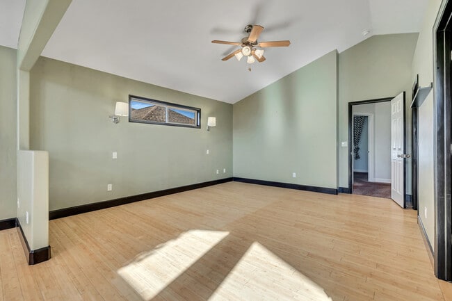 Foto del edificio - 8913 N Pine Hollow Dr