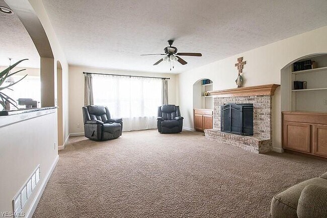 Building Photo - 1401 N Oralee Ln
