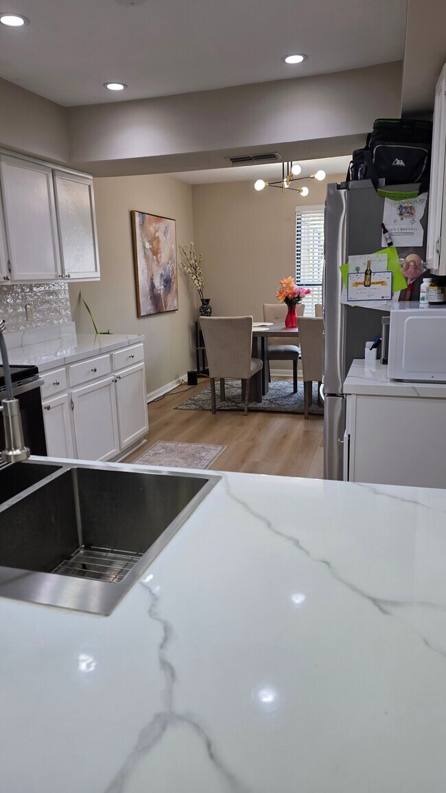 Foto del edificio - 16084 Dawnview Dr