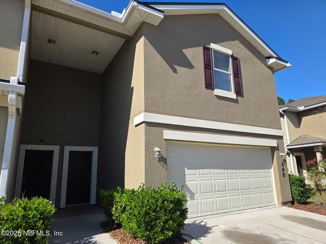 Primary Photo - 498 Walnut Dr