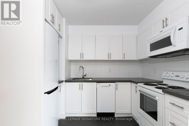 Building Photo - 485 Huron St