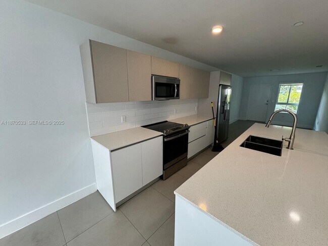 Foto del edificio - 2555 NE 193rd St