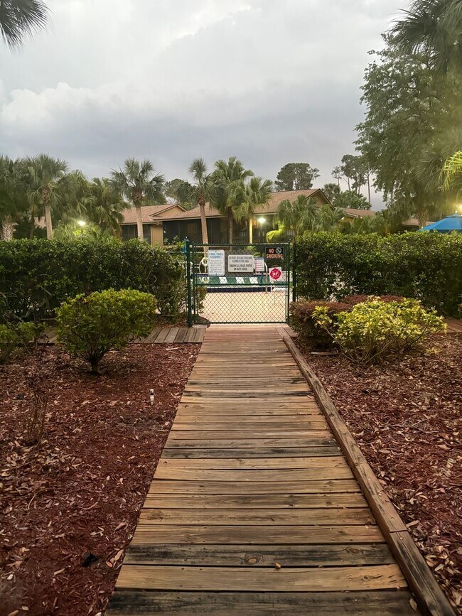 Foto del edificio - Top-Floor 2 Bed / 2 Bath Condo in Sought-After Lakeside Community – Deltona, FL