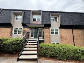 Building Photo - 335 Winding River Dr