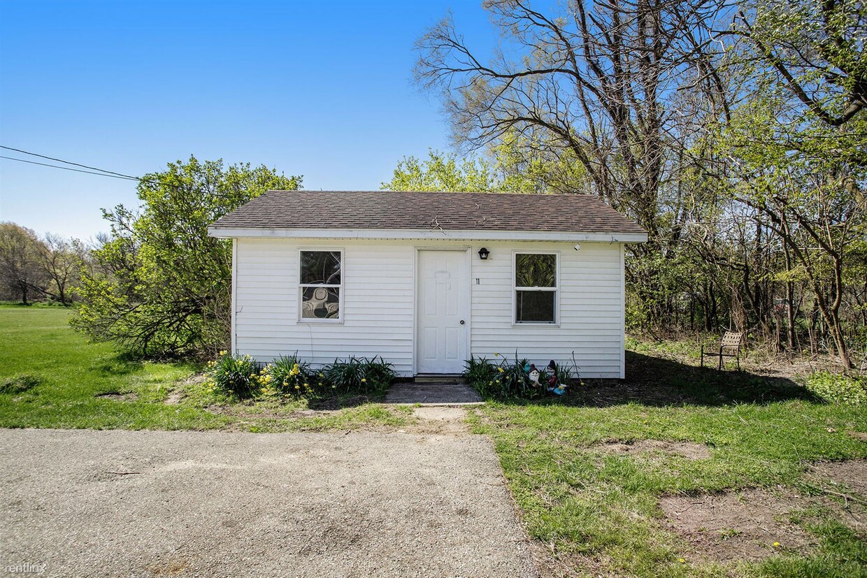 Primary Photo - 2 br, 1 bath House - 62701 Red Arrow Hwy U...