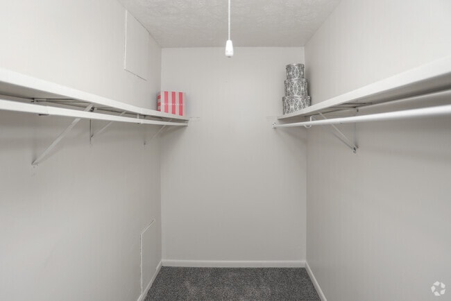 2BR, 1BA - 862 SF - Woodview Manor Apartments