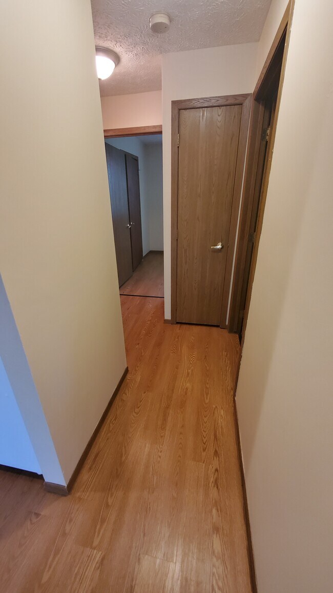 Foto del edificio - 2 bed/ 1 bath 1st floor apartment