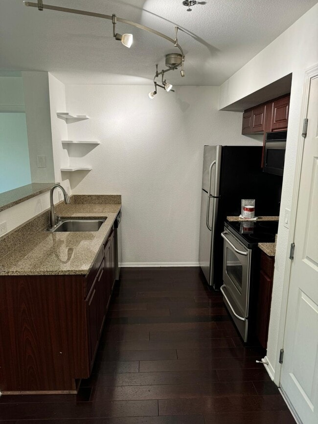 Open plan kitchen - 1970 Columbia St