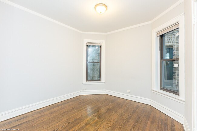 Foto del edificio - Beautiful 1 Bed 1Bath in the Andersonville area