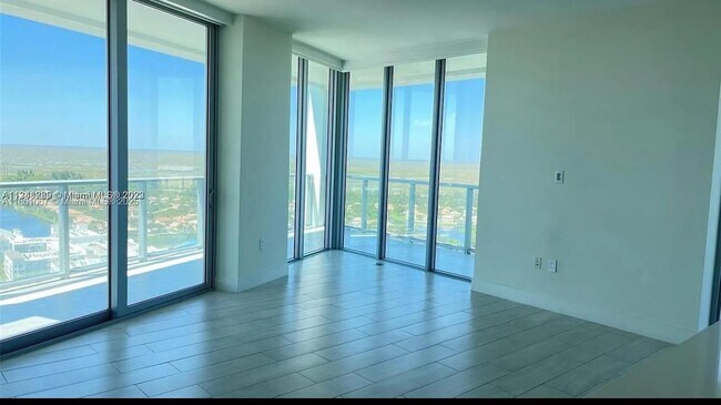 Foto del edificio - 2000 Metropica Wy