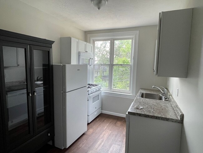 Building Photo - 147 Meade Ave