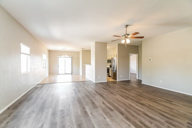 Building Photo - 1142 E Desert Rose Trail