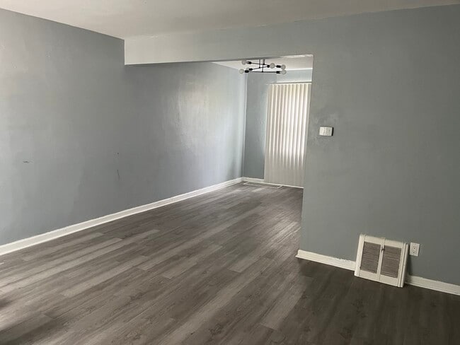 Foto del edificio - 1360 Wentworth Ave