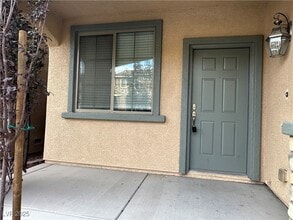 Building Photo - 10419 Lilac Square Ave