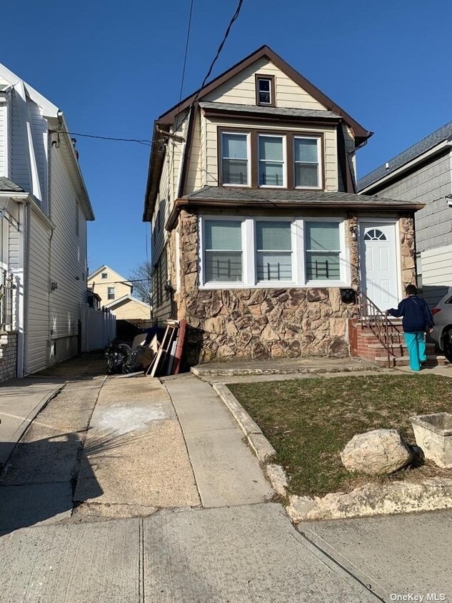 Primary Photo - 93-24 207th St