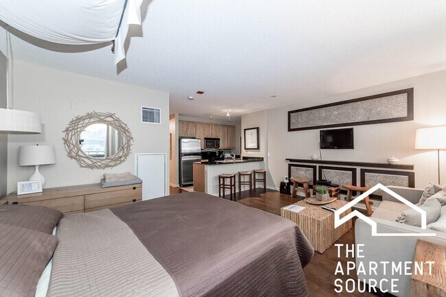 Building Photo - 353 N Desplaines St