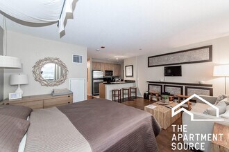 Building Photo - 353 N Desplaines St