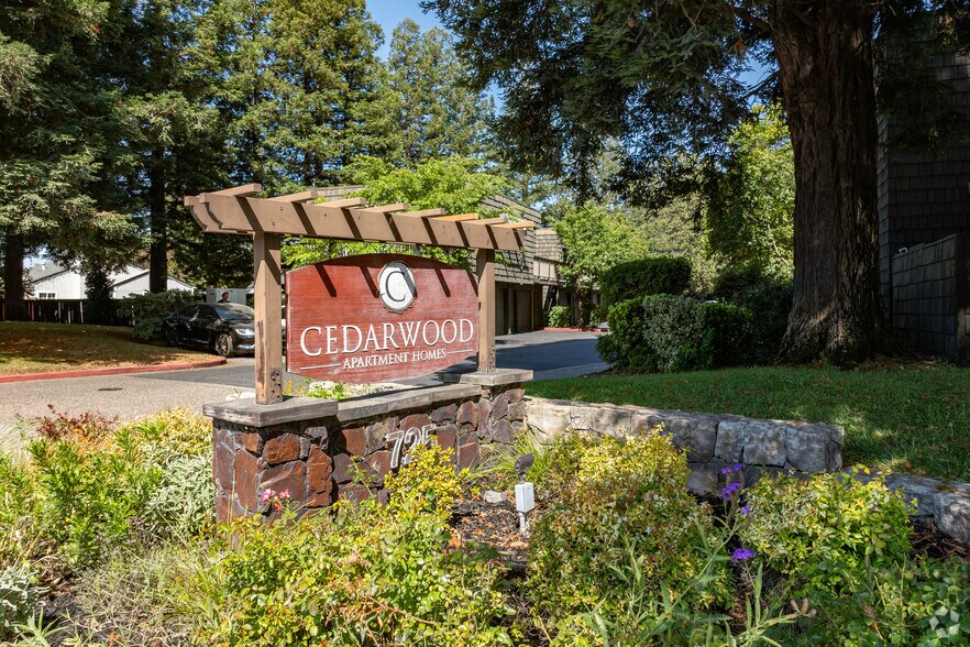 Cedarwood Apartments - 725 W College Ave Santa Rosa, CA 95401