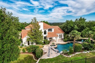 Building Photo - 2116 Demona Dr