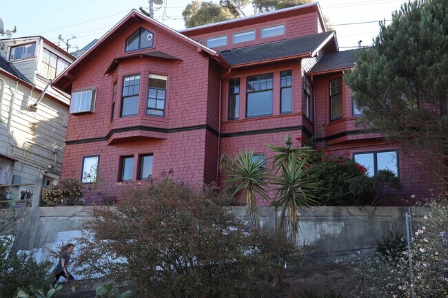 Building Photo - 319 Virginia Ave