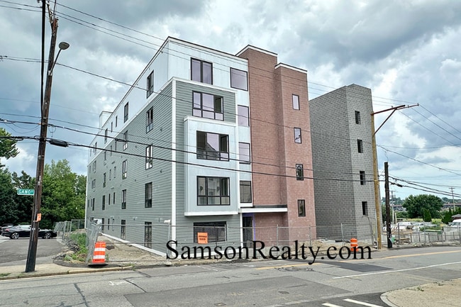 Building Photo - 165 Gano St
