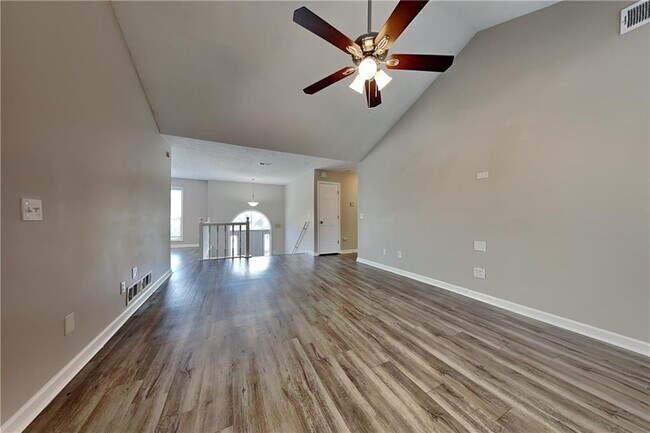 Foto del edificio - 5450 Princeton Oaks Dr