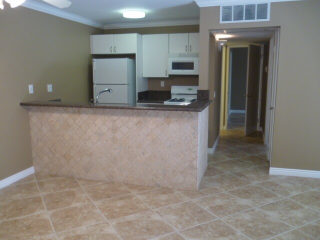 Foto del edificio - 18350 Hatteras St