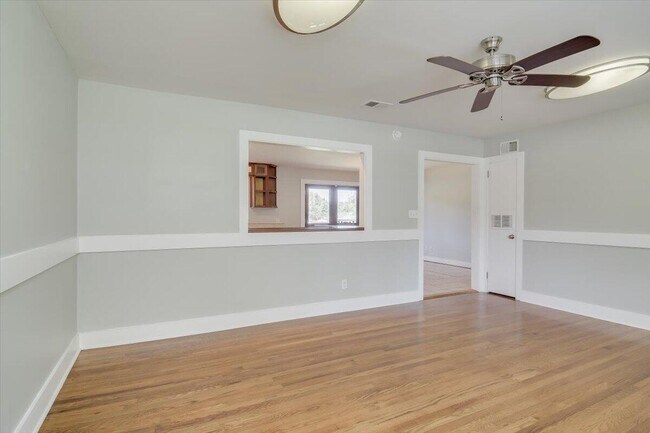 Foto del edificio - 2615 Springwood Dr