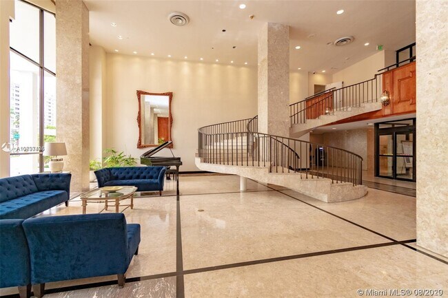 Building Photo - 5601 Collins Ave