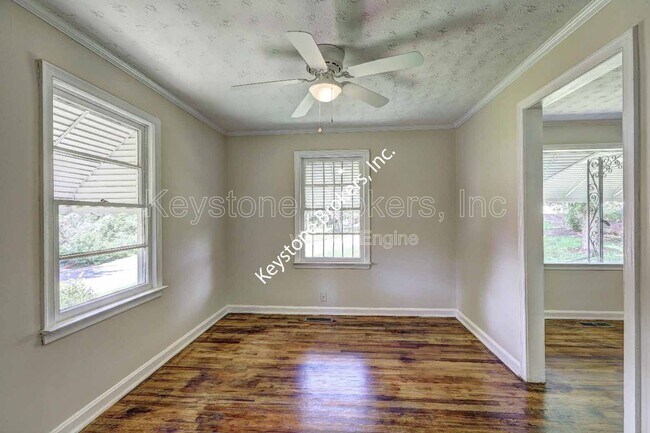 Foto del edificio - 3378 Pio Nono Cir