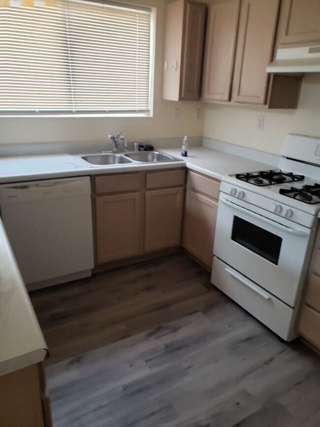 Foto del edificio - Westside  4 Bedroom 2 Bath with two car ga...