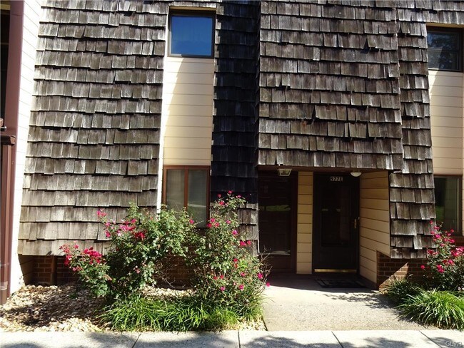 Building Photo - 977 Village Round