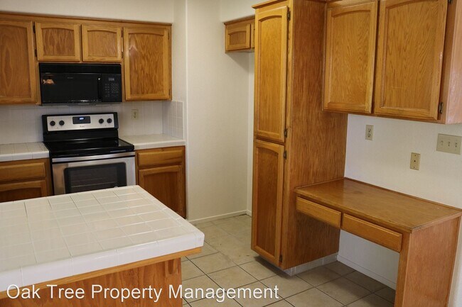 Building Photo - 3 br, 2 bath House - 1334 E. Salem