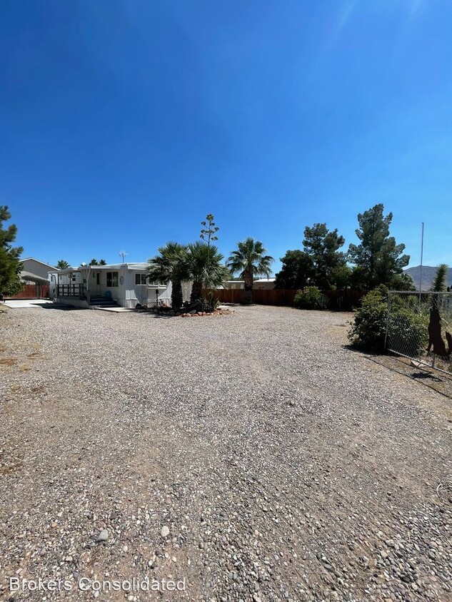 Building Photo - 2 br, 1.5 bath House - 524 N. Joshua Tree