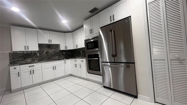 Foto del edificio - 8820 SW 57th St